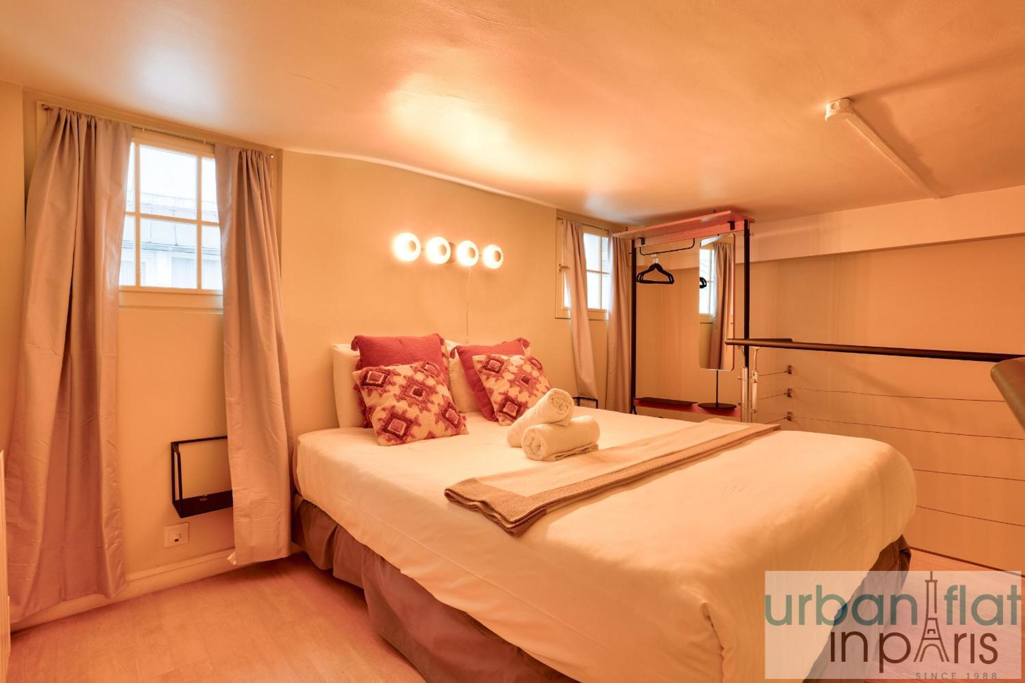 33 - Flat Av Des Champs-Elysees Paris Eksteriør bilde